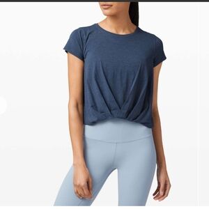 LULULEMON Pleats And Thank You Tshirt In Heathered Blue Ink, PTP 17", EUC